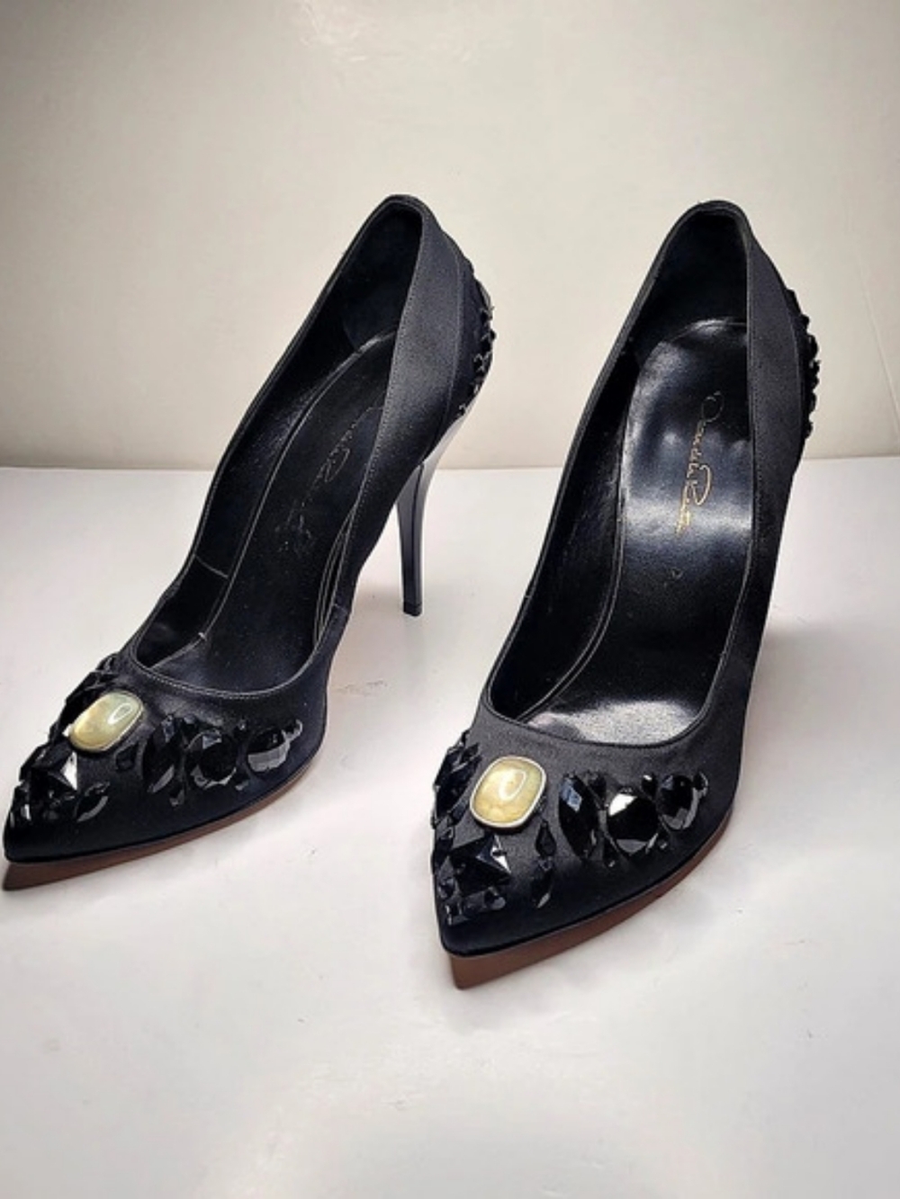 Oscar de la Renta Crystal & Jewel Embellished Black Satin Pointed Toe Pumps EU40